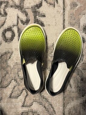 Crocs Boys Slip-On Perforated Sneakers - Green/Black